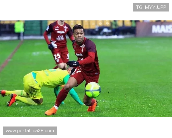 布鲁日vs马赛现门将低级失误，扑球脱手致开场丢球